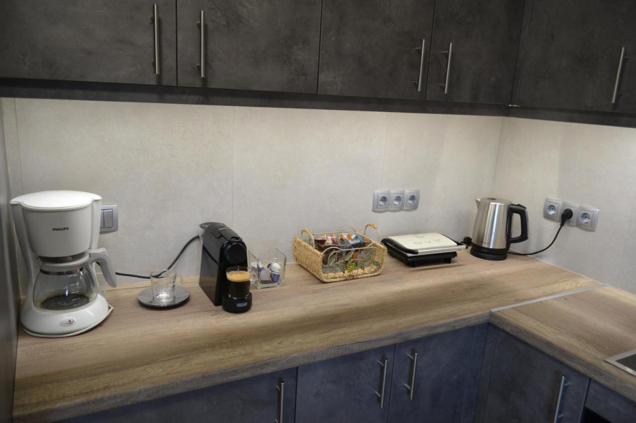 "Stergiou Luxury Apartments" Με Κοινη Πισινα Saronida Bagian luar foto